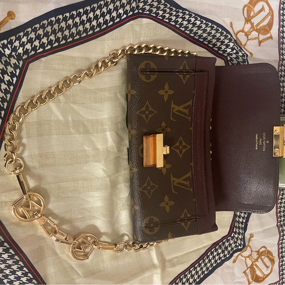 LV cross body purse ( no chain included) - Picture 10 of 13